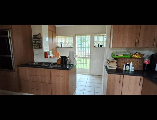 3 BEDROOM HOUSE FOR SALE IN MOUNTAIN VIEW